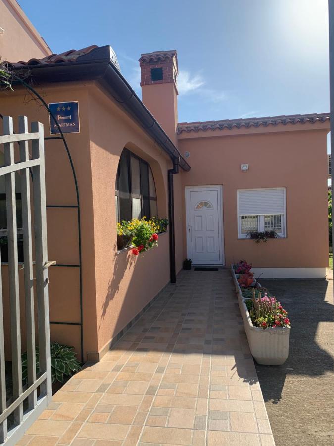 Apartman Dalija Vinkuran Kültér fotó
